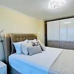 Апартамент Bratanov Vip Zone Maisonettes 606 & 609