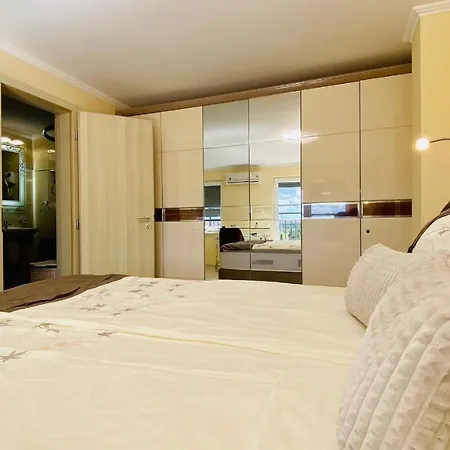 Bratanov Vip Zone Maisonettes 606 & 609 アパート サニービーチ