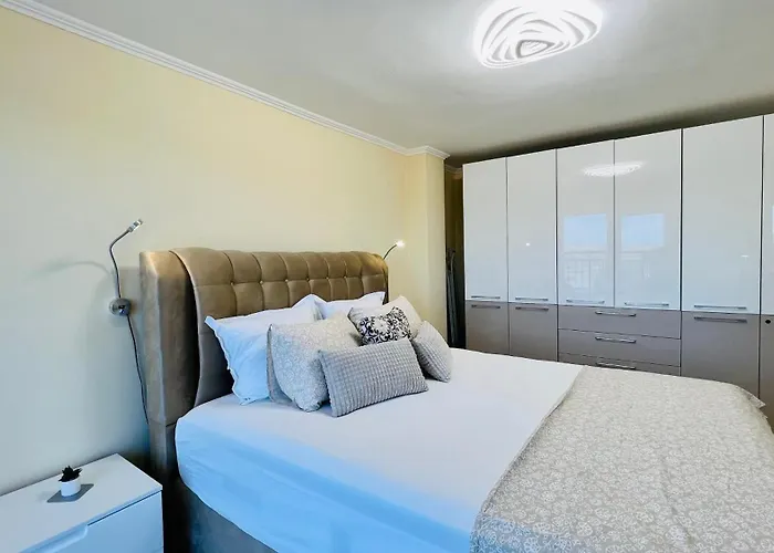 Апартамент Bratanov Vip Zone Maisonettes 606 & 609