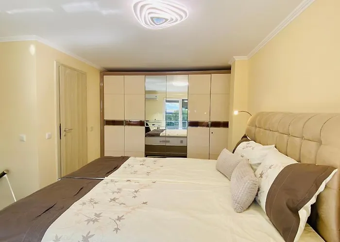 Bratanov Vip Zone Maisonettes 606 & 609 *